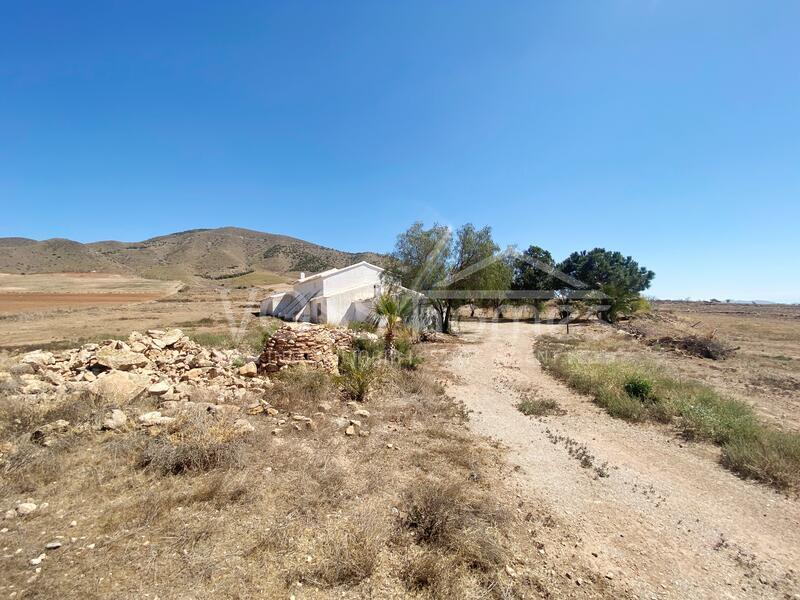 VH1200: Country House / Cortijo for Sale in Huércal-Overa Countryside