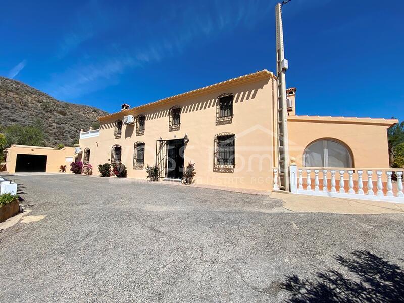 Cortijo Ardilla y Sapo in the Huércal-Overa Countryside