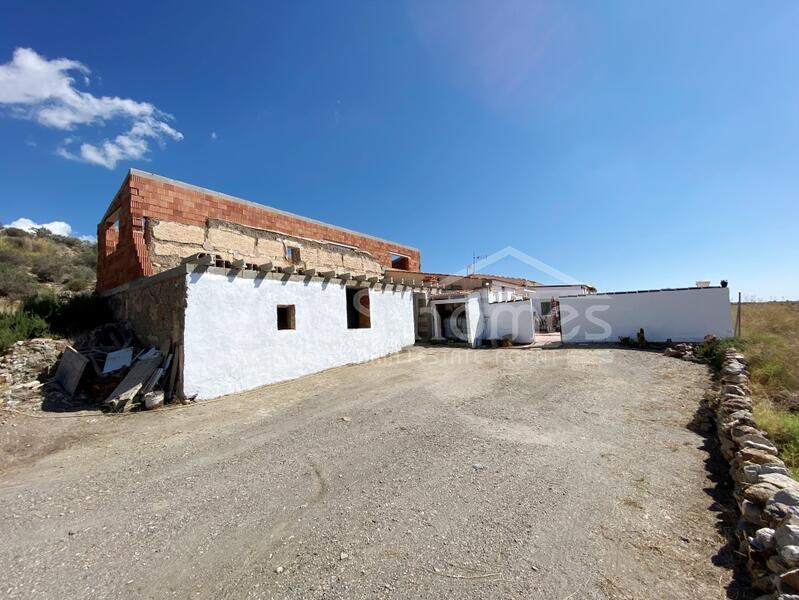 VH2243: Country House / Cortijo for Sale in Huércal-Overa Countryside