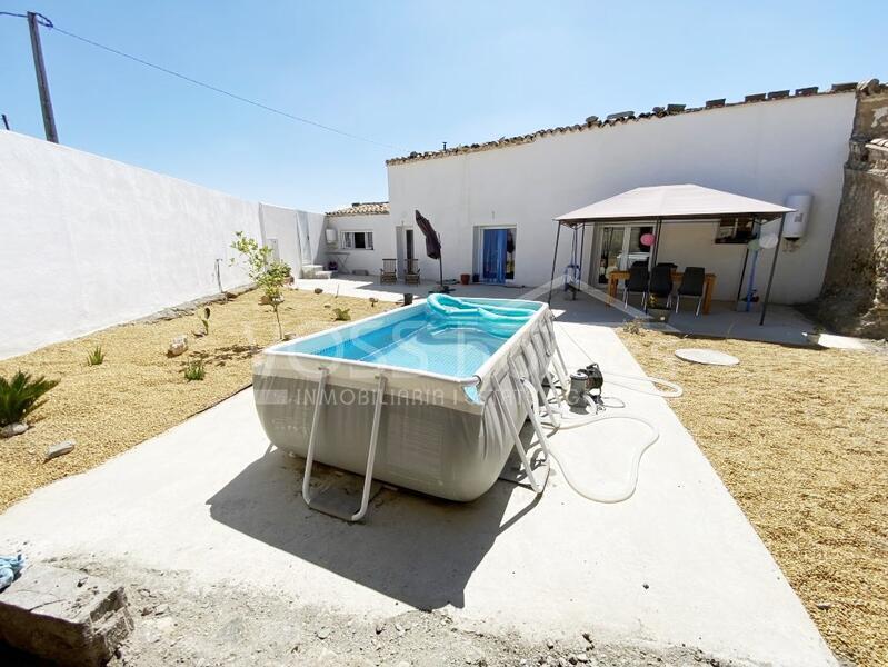 VH2425: Country House / Cortijo for Sale in Huércal-Overa, Almería