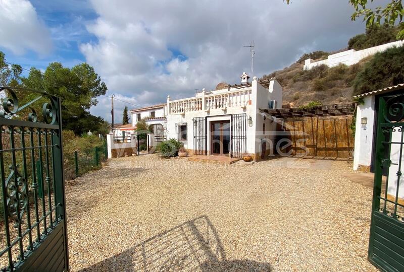 VH2450: Country House / Cortijo for Sale in Huércal-Overa Countryside